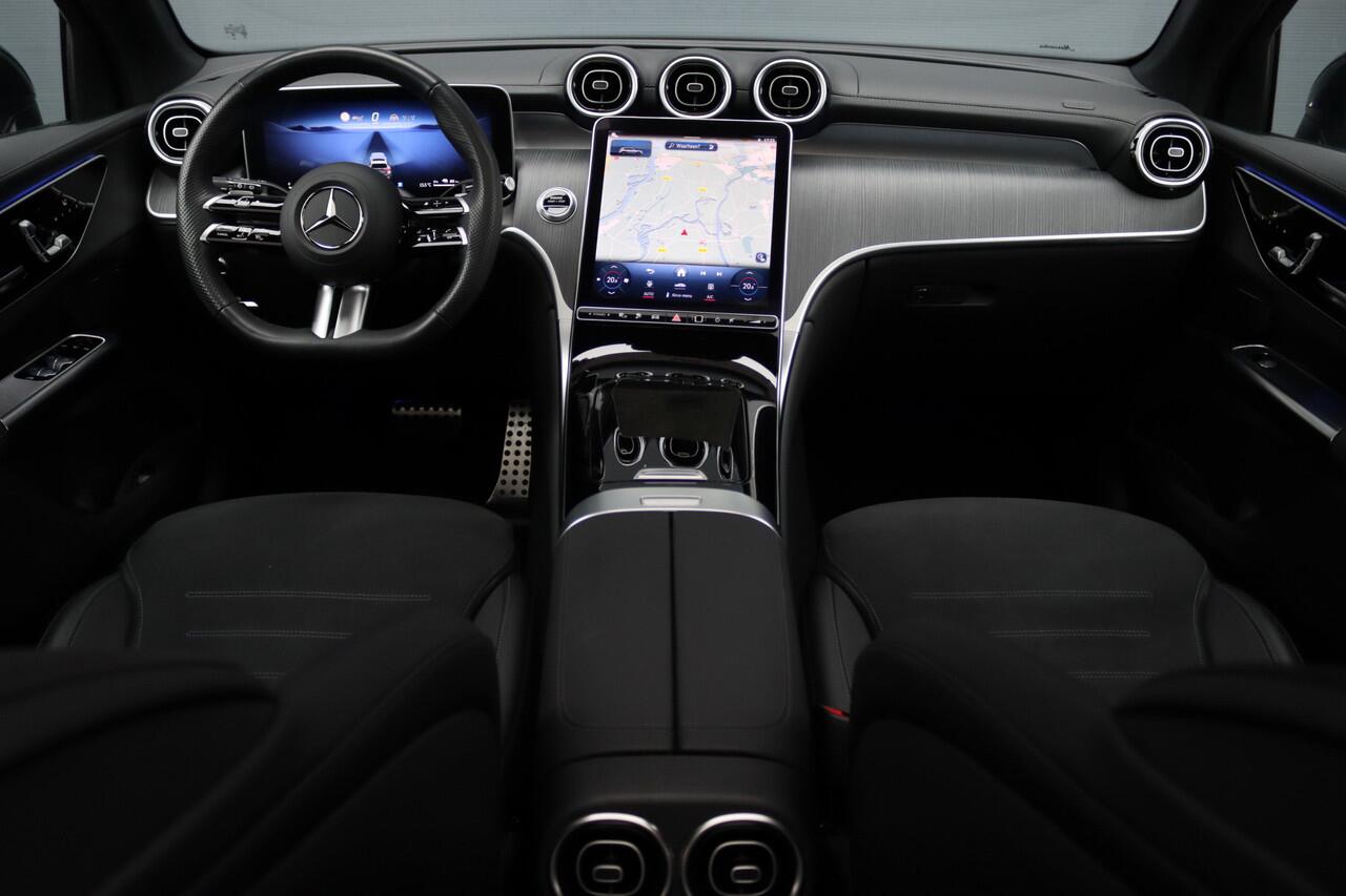 Mercedes-Benz GLC-KLASSE 400e 4MATIC AMG Line | Airmatic | Achterasbesturing | Distronic+ | Memory | Trekhaak | Digital Light | Surround Camera | Verwarmd Stuurwiel | Nightpakket |