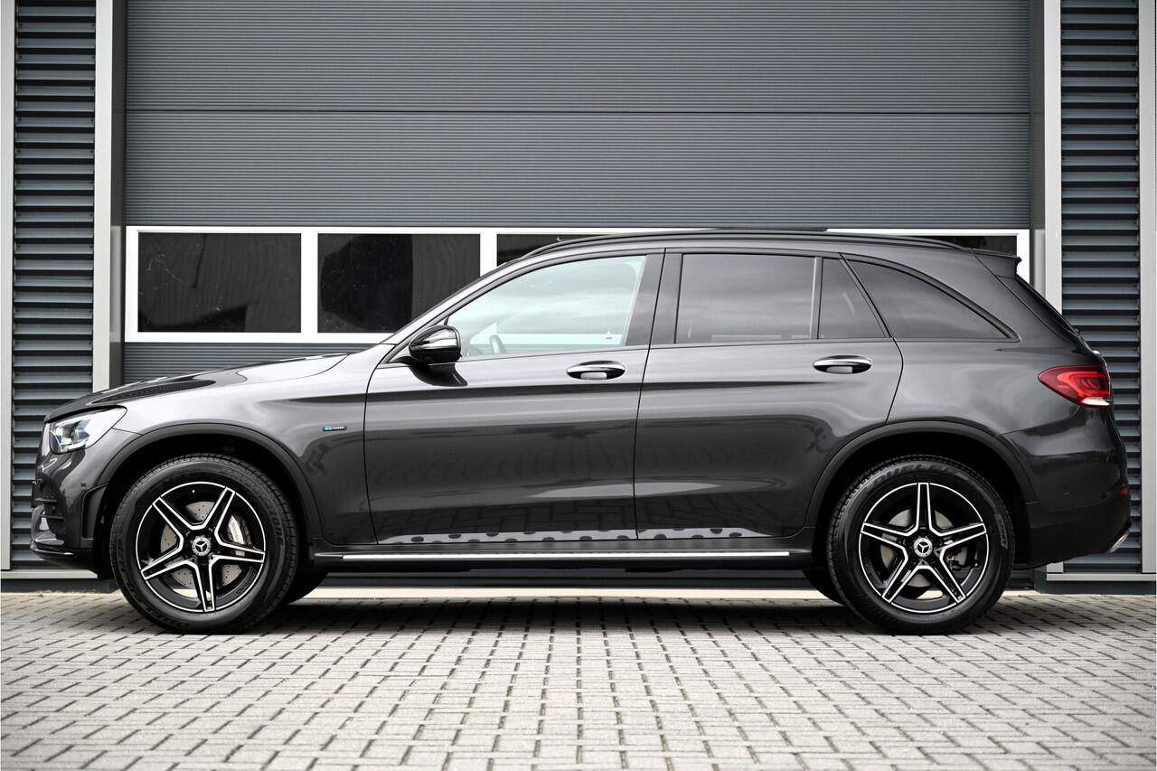 Mercedes-Benz GLC-KLASSE 300e 4MATIC AMG / PANO / NIGHT / BURMESTER / LED / 360 CAMERA / FABRIEKSGARANTIE 11-2027 / NL AUTO