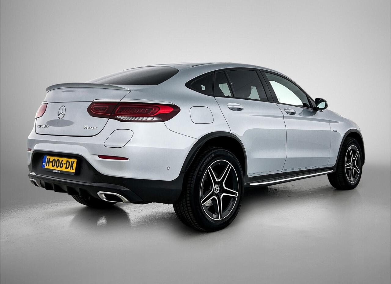 Mercedes-Benz GLC-KLASSE Coupé 300 e 4MATIC Business Solution AMG | Achteruitrijcamera | Apple CarPlay | Treeplanken | Spoiler | Inclusief 24 maanden MB Certified garantie voor Europa.