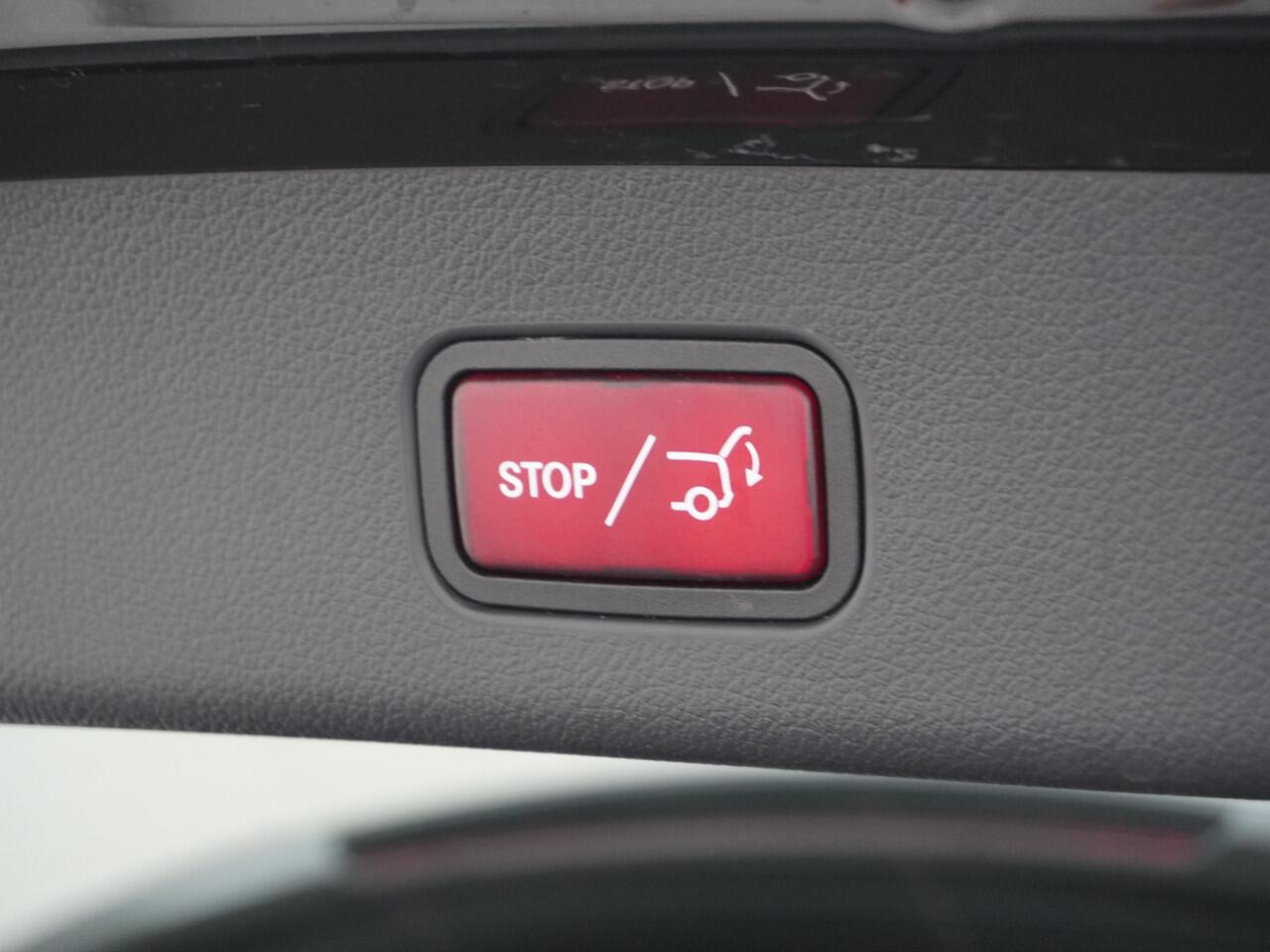 Mercedes-Benz GLC-KLASSE 300 e 4MATIC AMG Line | Achterasbesturing Luchtvering Burmester Head-Up Trekhaak Memory