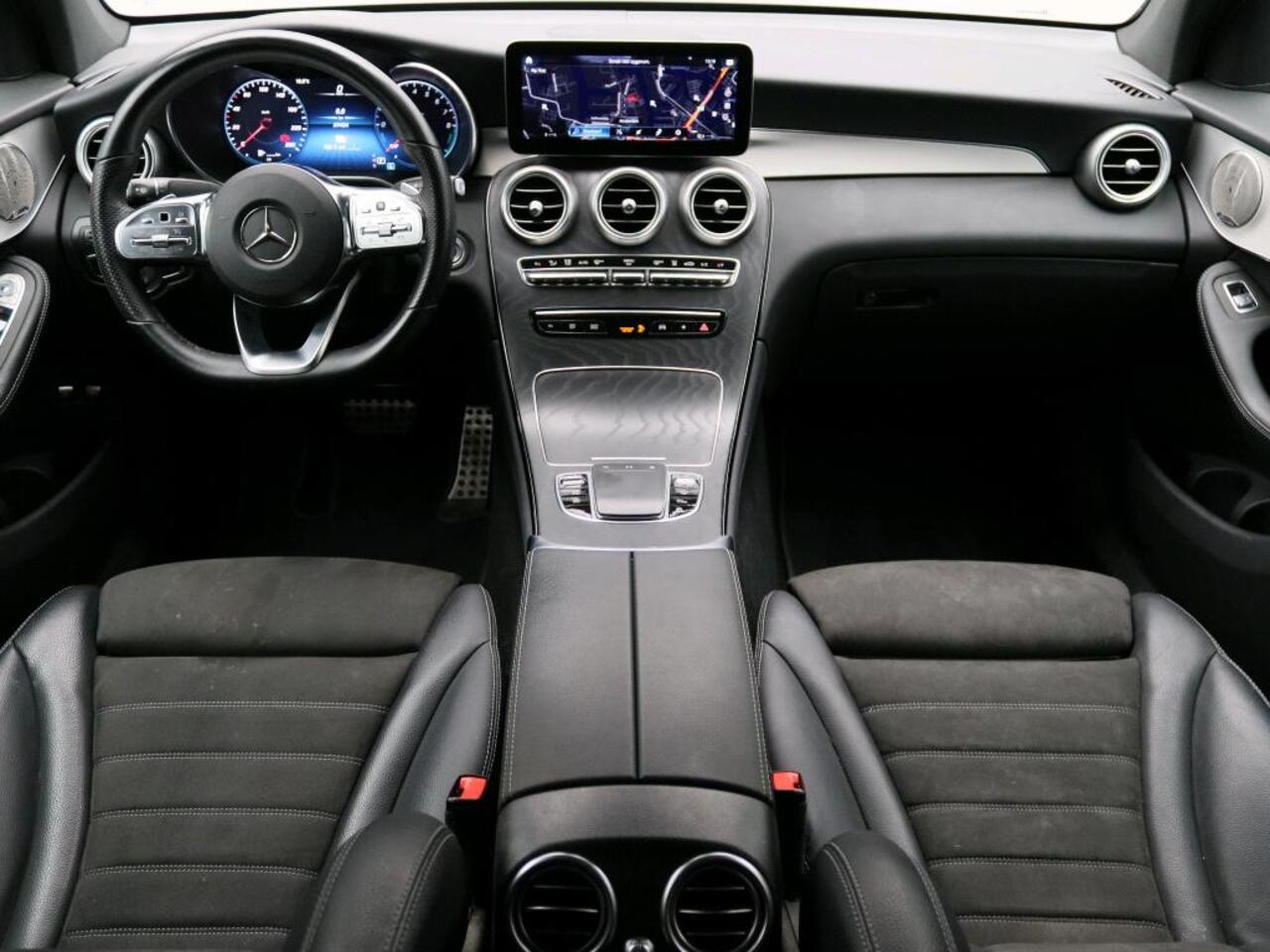 Mercedes-Benz GLC-KLASSE Coupé 300 e 4MATIC AMG Nightpakket | Schuifdak | Alarm | Burmester® | Keyless Go | 360° Camera | Sfeerverlichting | Inclusief 24 maanden Mercedes-Benz Certified garantie voor Europa.