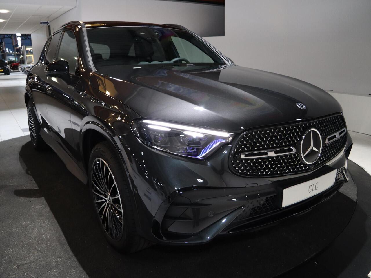Mercedes-Benz GLC-KLASSE 300e 4MATIC Sport Edition | Panoramaschuifdak | Premium Plus | Night | Rijassistentiepakket Plus | Trekhaak | Burmester |