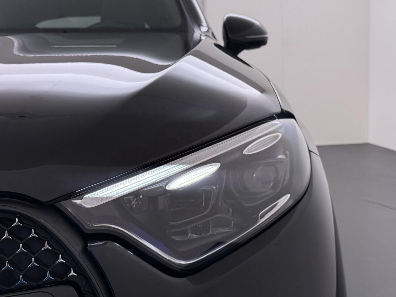 Mercedes-Benz GLC-KLASSE GLC 300 e 4M AMG Line | Luchtvering Achteras Trekhaak Burmester Head-Up Memory