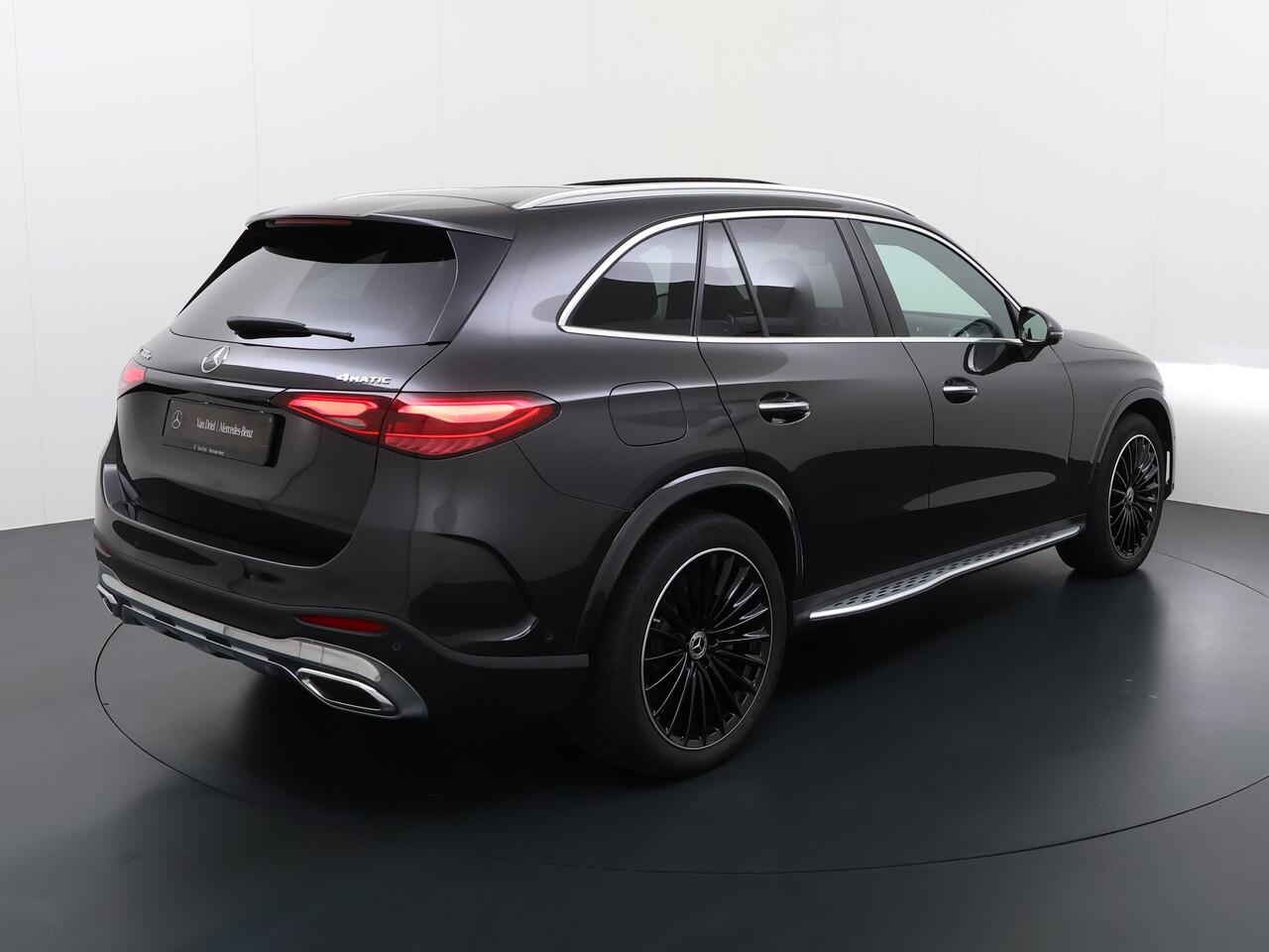 Mercedes-Benz GLC-KLASSE 300 e 4MATIC AMG Line | Luchtvering Achterasbesturing Trekhaak Burmester HUD Pano Memory