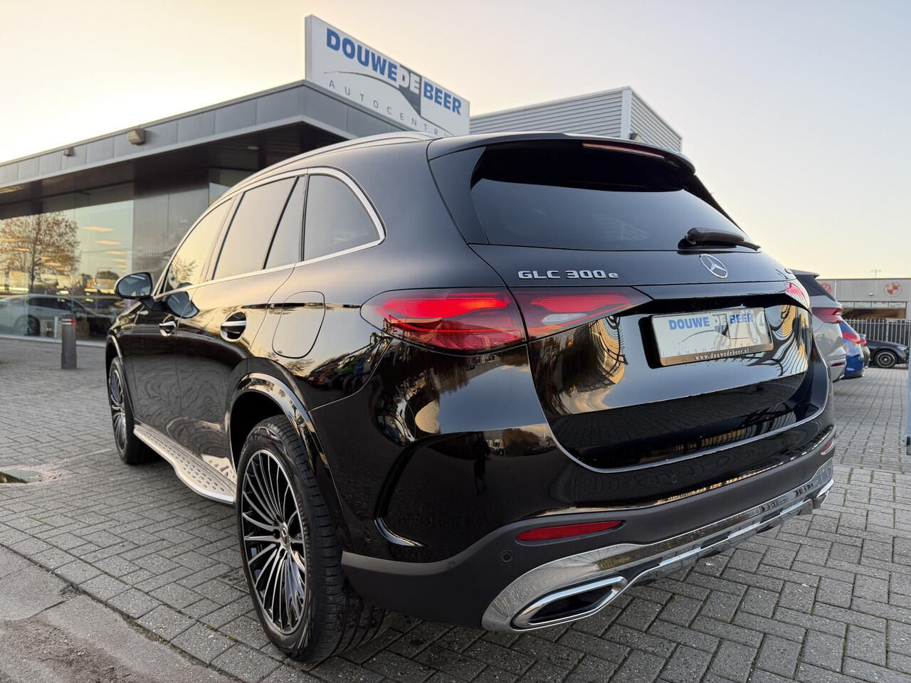 Mercedes-Benz GLC-KLASSE 300e 4MATIC AMG Line Premium Pano-Dak | Burmester | Treeplanken | Keyless | 360-Camera | Stoelverw. voor en achter