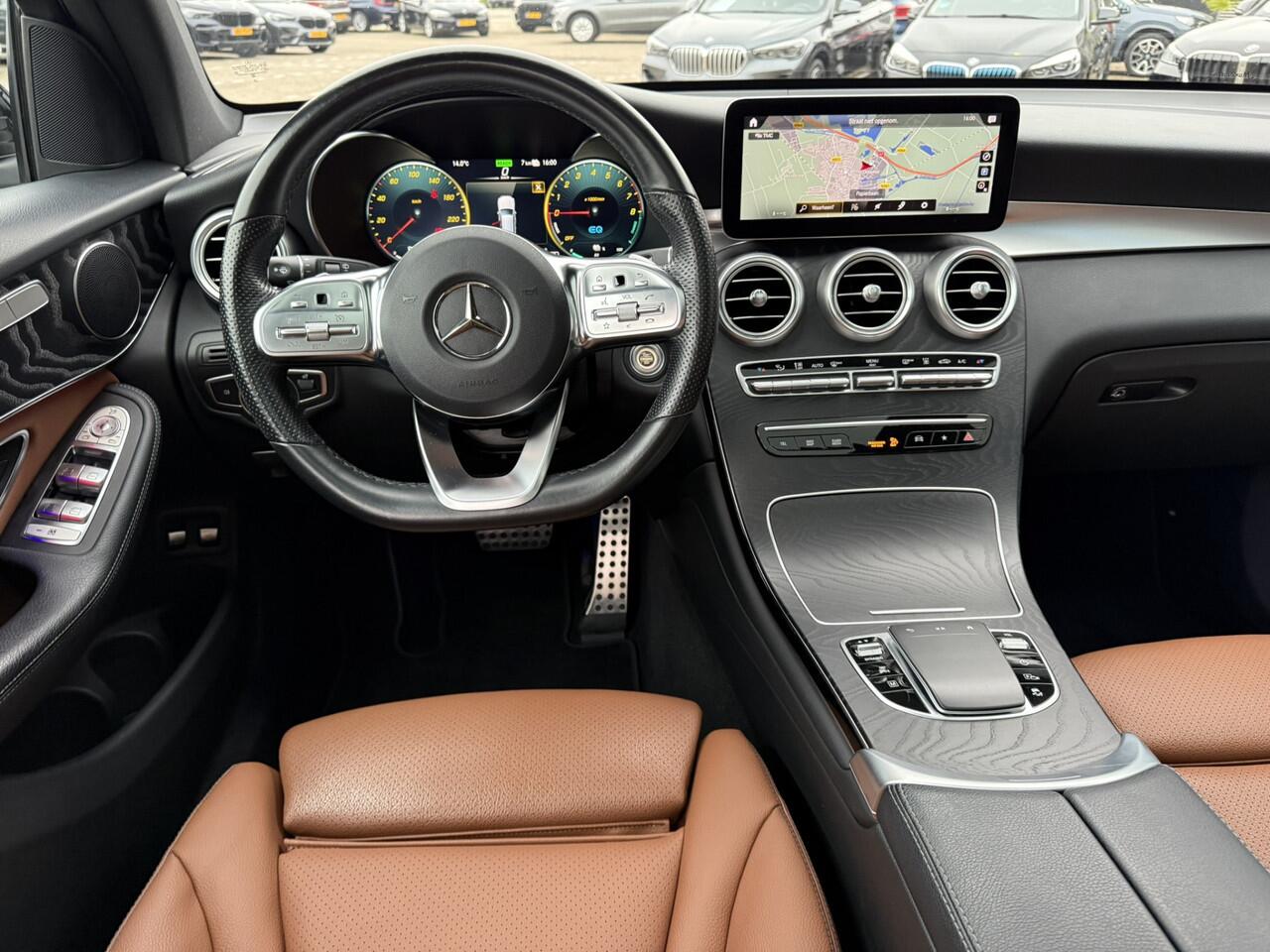Mercedes-Benz GLC-KLASSE 300e 4MATIC AMG-Line LED Panoramadak Trekhaak 19 Inch Achteruitrijcamera PDC Carplay