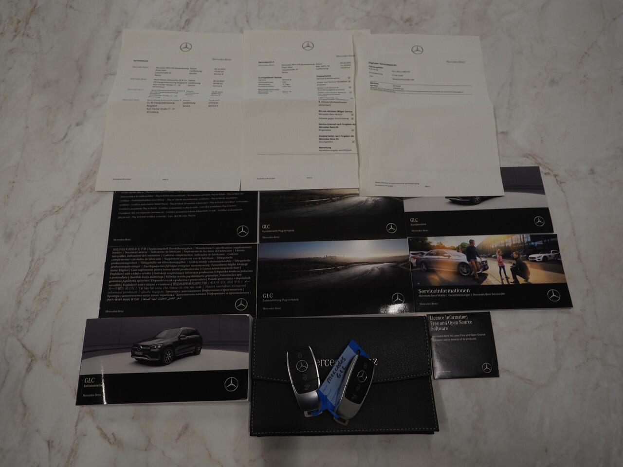 Mercedes-Benz GLC-KLASSE 300e 4MATIC Night Black | Stoelverwarming | Cruise | LED | PDC | Carplay | Climate