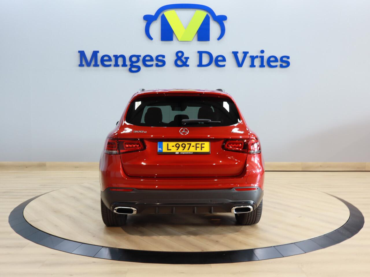 Mercedes-Benz GLC-KLASSE 300e 4MATIC Business Solution AMG Line | LED | Burmester | Panorama | 360 Camera | Stoelverwarming | Sfeer | Apple Carplay Android Auto | Isofix | NAP |