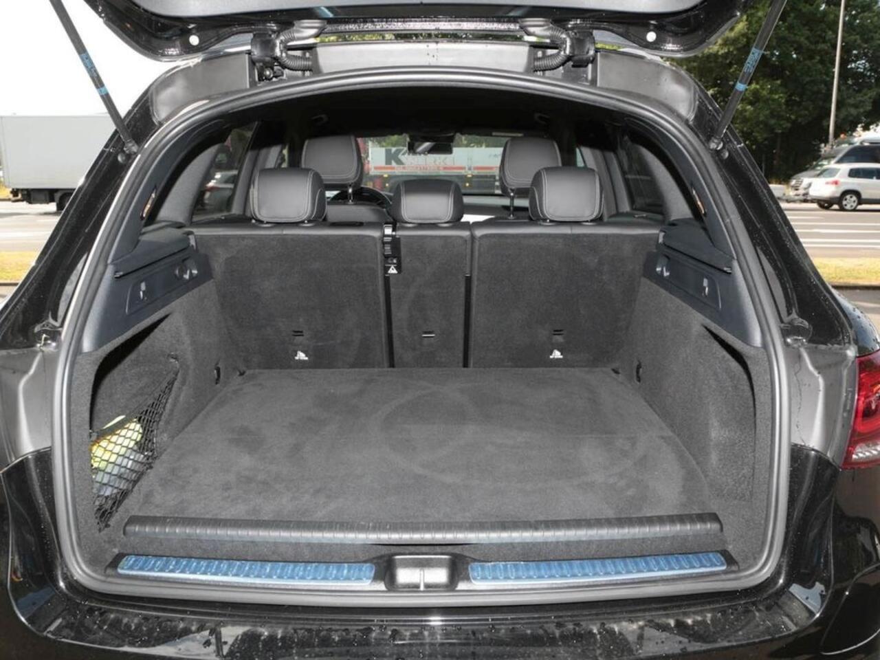 Mercedes-Benz GLC-KLASSE 300de 4MATIC AMG Line Night Pakket Treeplanken Trekhaak 19 Inch LED Navi