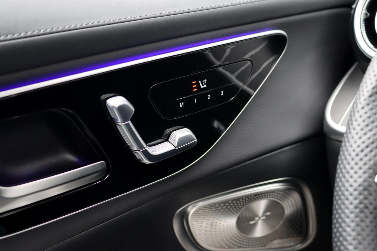 Mercedes-Benz GLC-KLASSE 300e 4MATIC Premium+ AMG Line Aut9 | Luchtvering | Achterasbesturing | Distronic+ | Burmester | Trekhaak | HUD | Verwarmd Stuurwiel | Digital Light | Keyless Go |