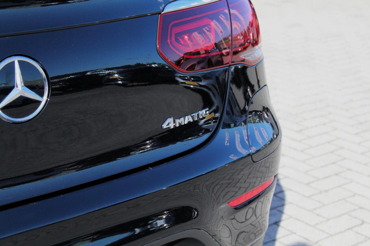 Mercedes-Benz GLC-KLASSE Coupé 300e 4MATIC Business Solution AMG SCHUIFDAK CARPLAY LEER KEYLESS 360 CAMERA