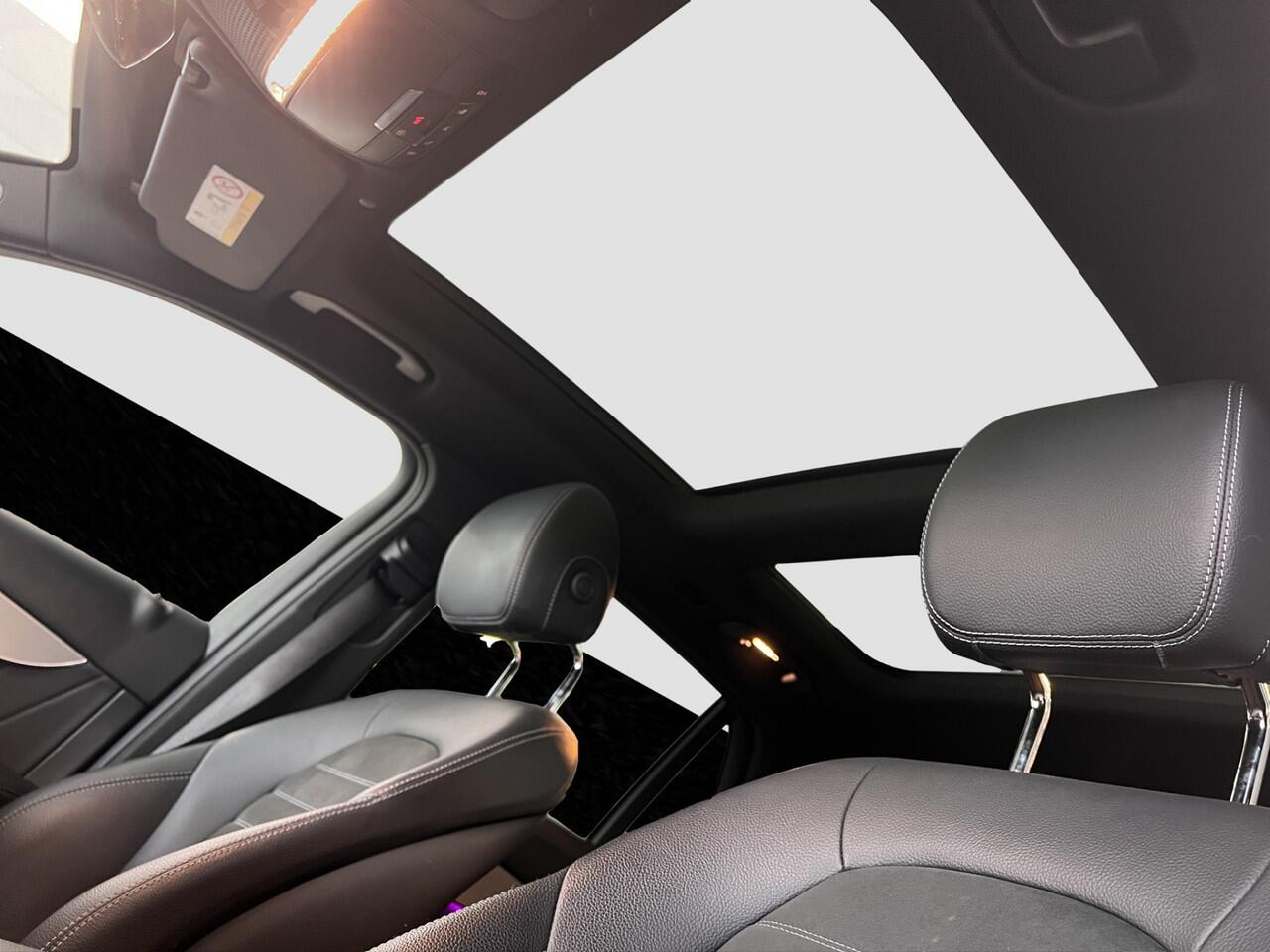 Mercedes-Benz GLC-KLASSE 300e 4MATIC AMG | Night Pack | Pano | Leder | Trekhaak