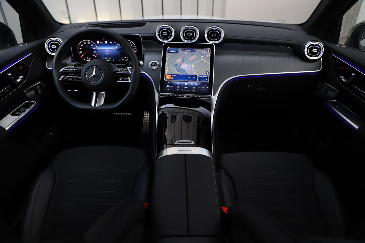 Mercedes-Benz GLC-KLASSE 400e AMG 4-Matic | 381PK | Head-up | Keyless-go | Pano | Sfeerverlichting | Burmester | Digital-light | Trekhaak | 2024.