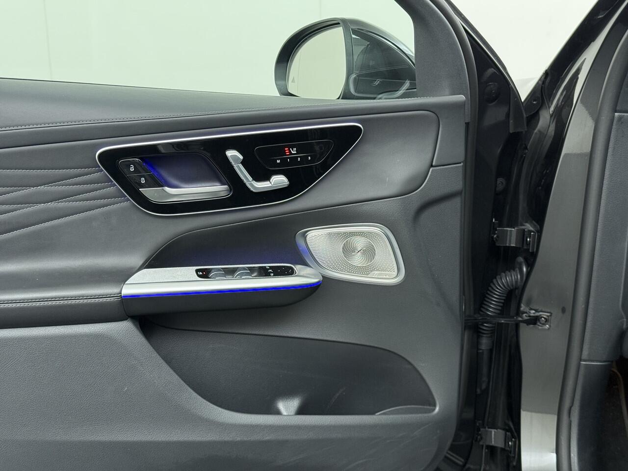 Mercedes-Benz GLC-KLASSE 300 e 4MATIC AMG Line | Luchtvering Achterasbesturing Trekhaak Burmester HUD Pano Memory