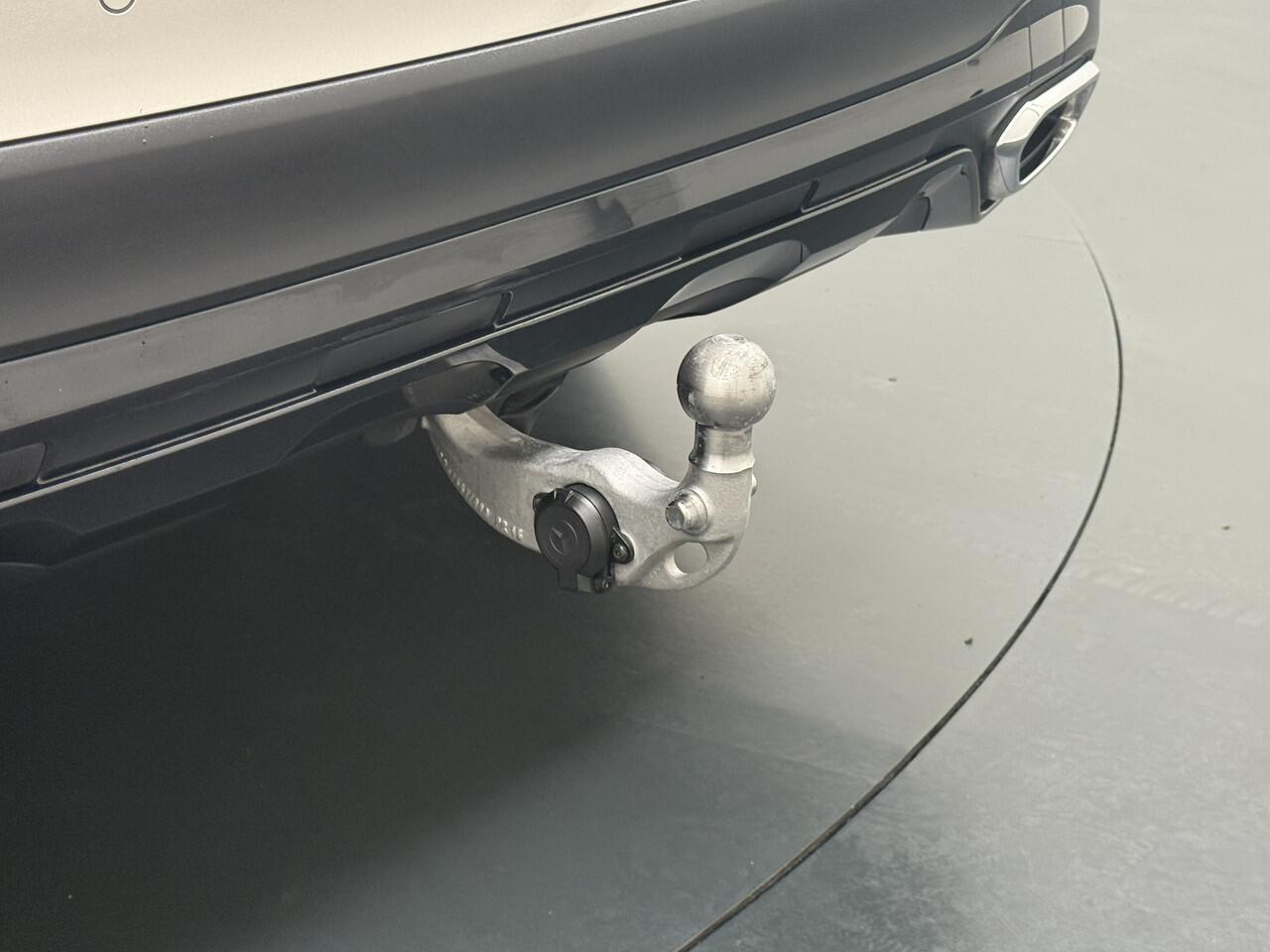 Mercedes-Benz GLC-KLASSE 400e 4Matic AMG 381PK // Airmatic // Trekhaak // Achteras besturing // Panoramadak // Memory // Treeplanken // 20 inch // Camera