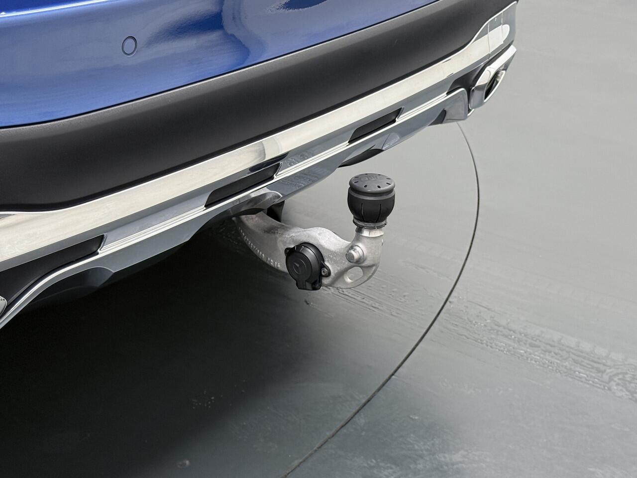 Mercedes-Benz GLC-KLASSE 300e AMG 4Matic // Trekhaak // Massage // Burmester 3D // Multi Contour Stoelen // 360 // Distronic // Panoramadak // AirBalance