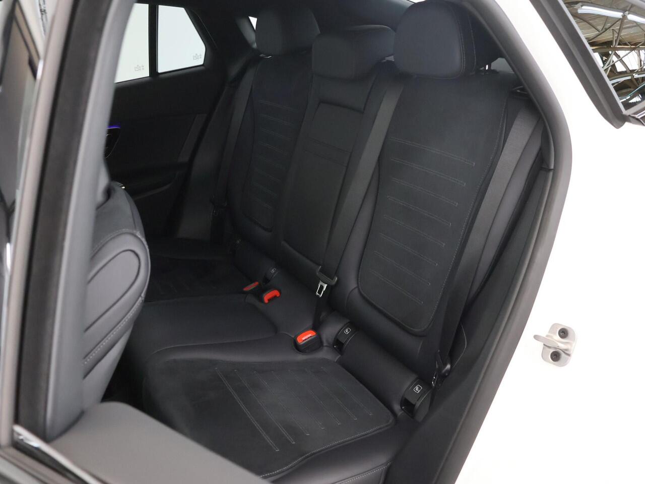 Mercedes-Benz GLC-KLASSE Coupé 300e 4MATIC AMG Line | Panoramadak | Night pakket | Trekhaak | Distronic |