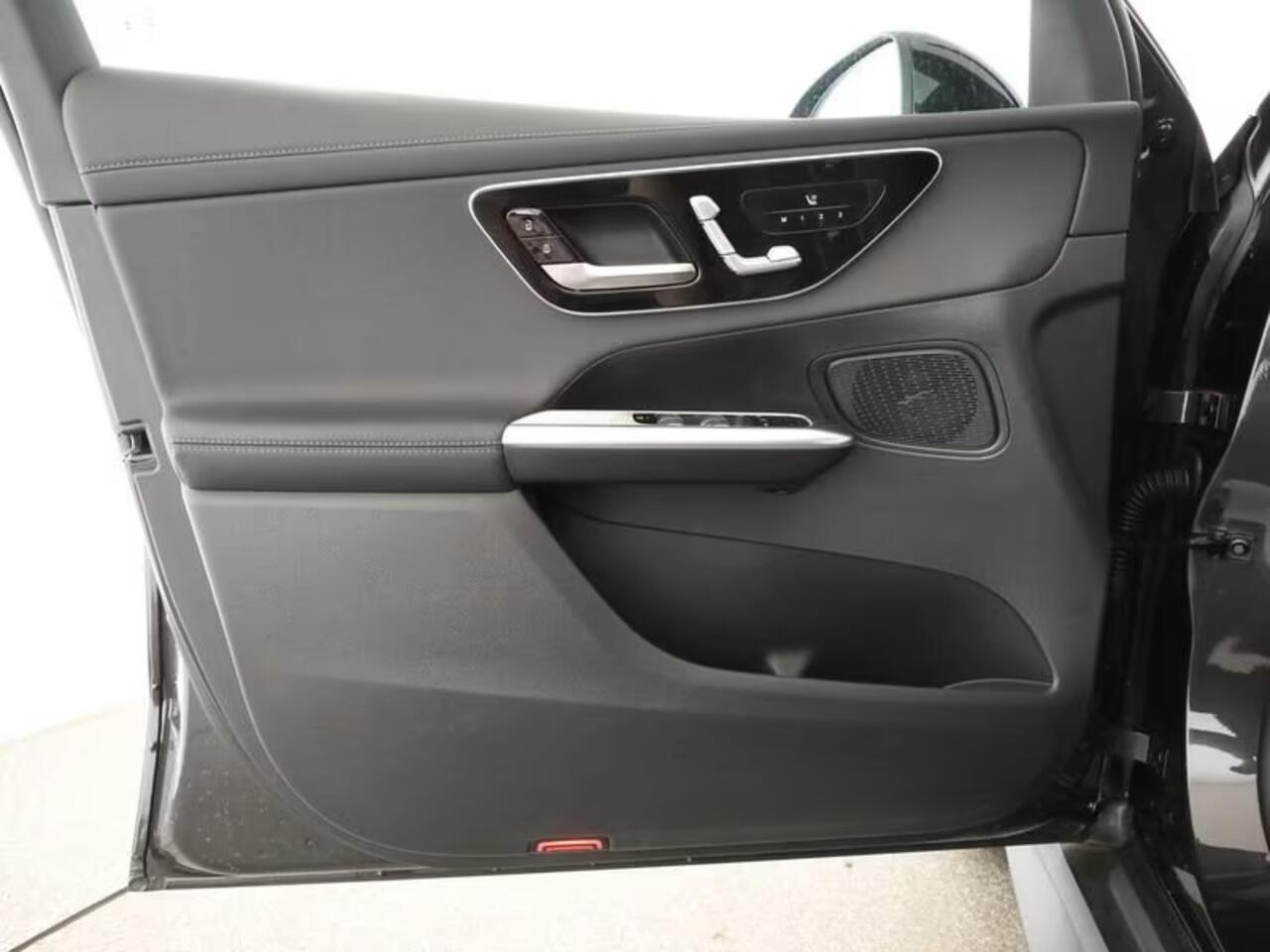 Mercedes-Benz GLC-KLASSE 300e 4MATIC AMG Line MEMORY TREKHAAK LED CAMERA STUURVERWARMING STOELVERWARMING