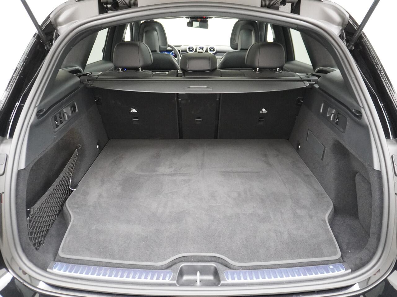 Mercedes-Benz GLC-KLASSE 300 e 4MATIC AMG Line | Achterasbesturing Luchtvering Burmester Head-Up Trekhaak Memory