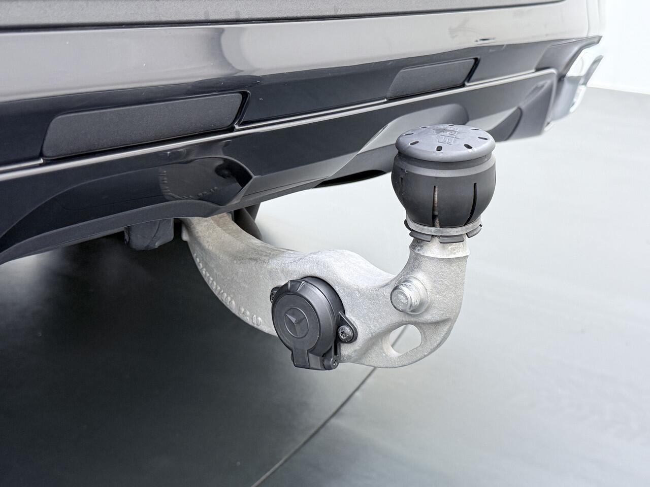 Mercedes-Benz GLC-KLASSE 300e AMG Coupé 4Matic // Trekhaak // Panoramadak // Headup Display // Burmester 3D // 360 Camera // Night pakket // Memory // Sfeerverlichting