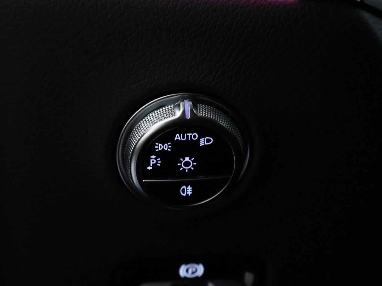 Mercedes-Benz GLC-KLASSE 300e 4MATIC Luxury Line | Avantgarde | Rijassistentiepakket plus | Memory voorstoelen | 360° camera | Stoel en Stuurverwarming | Inclusief 24 maanden MB Certified garantie voor Europa.