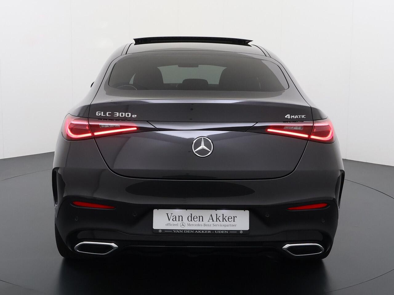 Mercedes-Benz GLC-KLASSE 300e AMG Coupé 4Matic // Trekhaak // Panoramadak // Headup Display // Burmester 3D // 360 Camera // Night pakket // Memory // Sfeerverlichting