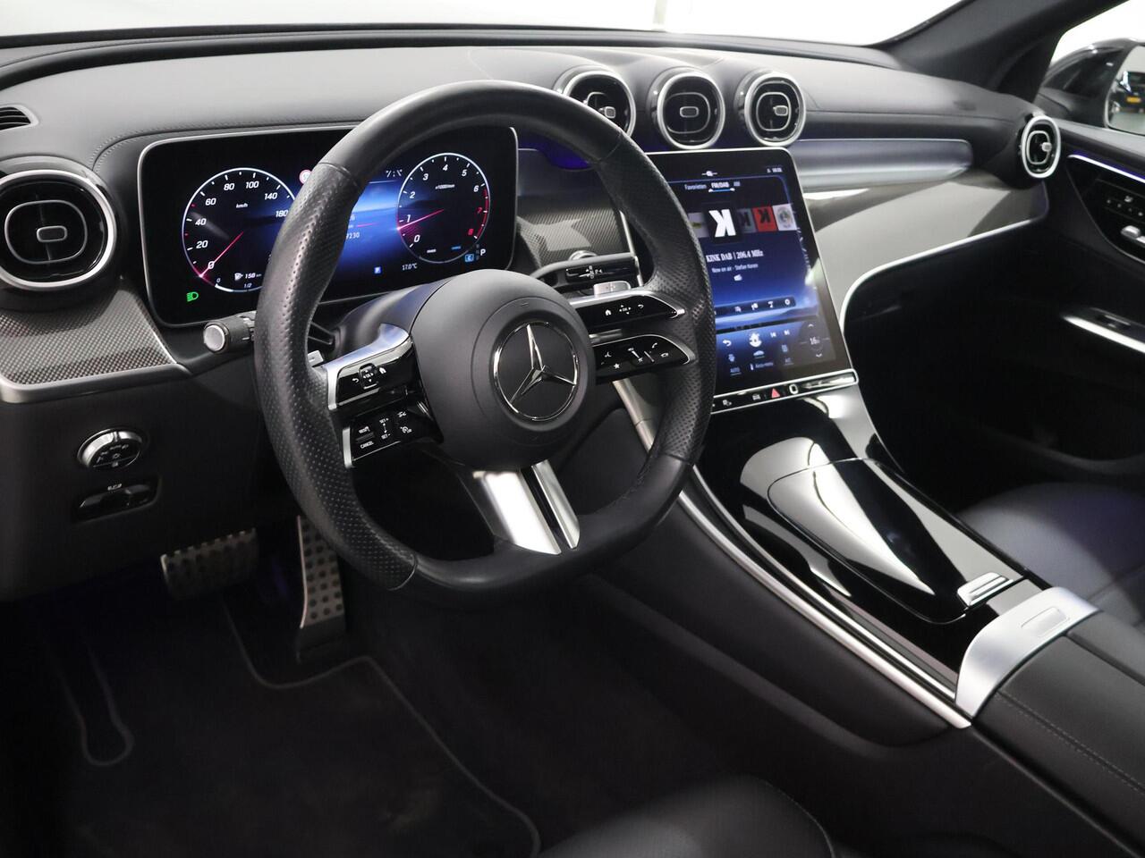 Mercedes-Benz GLC-KLASSE 200 4MATIC AMG Line | Panoramadak | Memory | Trekhaak | Sfeerverlichting | Winter pakket |