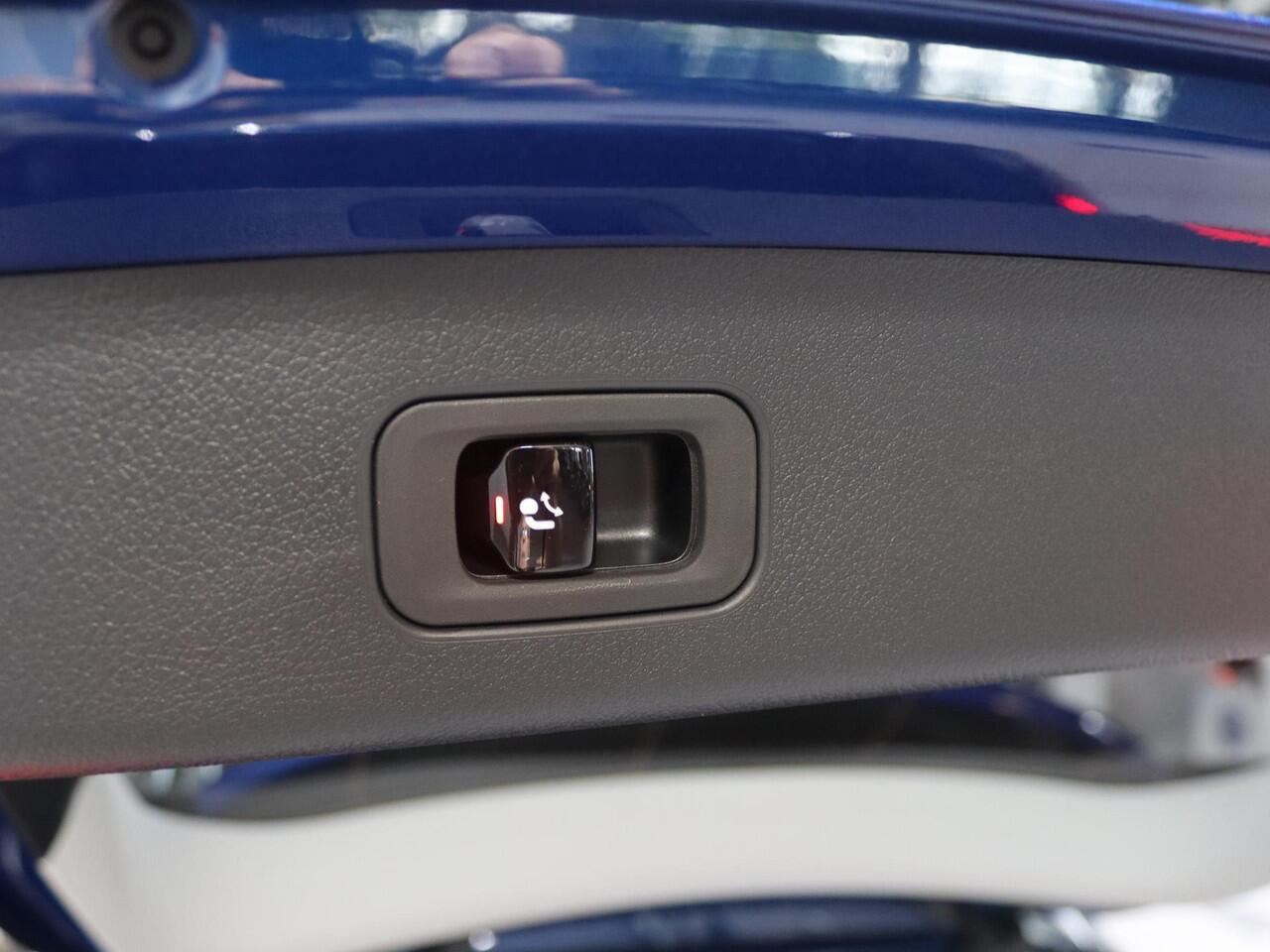 Mercedes-Benz GLC-KLASSE 300e 4MATIC Business Line | Panorama-schuifdak | Trekhaak | 360* camera | Stoelverwarming | Sfeerverlichting