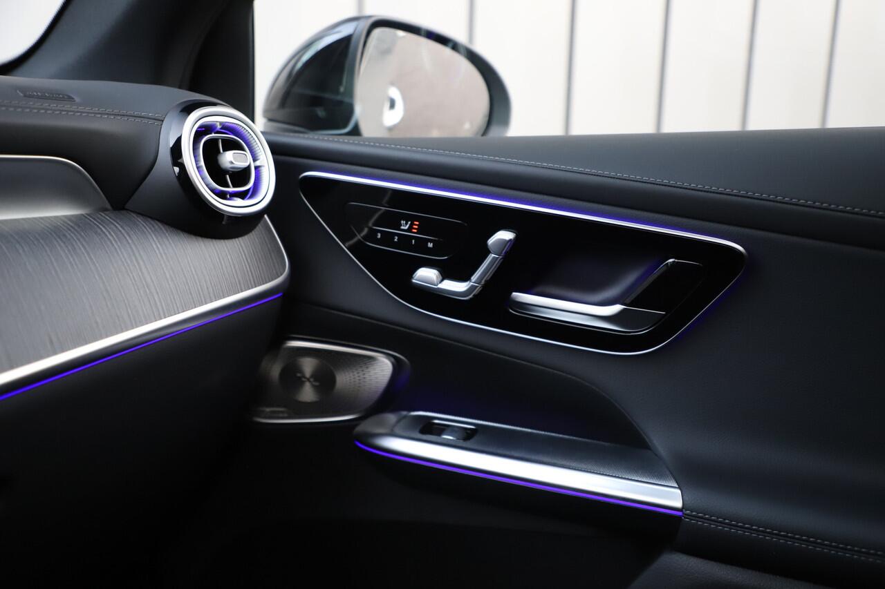 Mercedes-Benz GLC-KLASSE 400e AMG 4-Matic | 381PK | Head-up | Keyless-go | Pano | Sfeerverlichting | Burmester | Digital-light | Trekhaak | 2024.