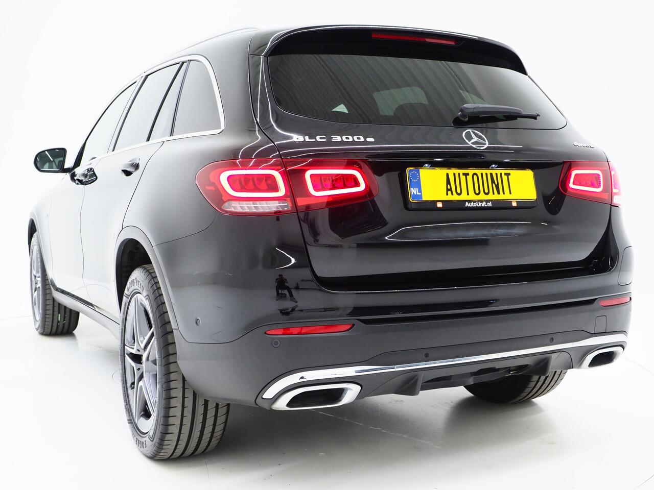 Mercedes-Benz GLC-KLASSE 300e 4MATIC AMG | Panoramadak | Trekhaak | Camera | Cruise | DAB | Stoelverwarming