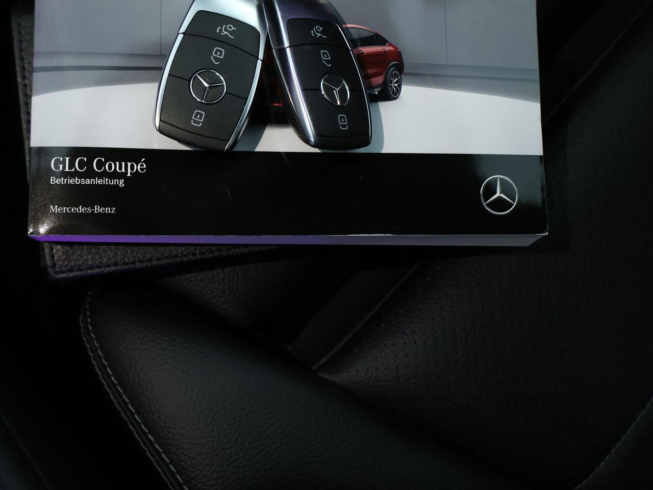 Mercedes-Benz GLC-KLASSE 300 e 4-MATIC AMG Nightpakket | Schuifdak | 360 gr. Camera | Stoelverwarming voor / achter | Sfeerverlichting | Dode Hoek Ass | Inclusief 24 maanden Mercedes-Benz Certified garantie voor Europa.