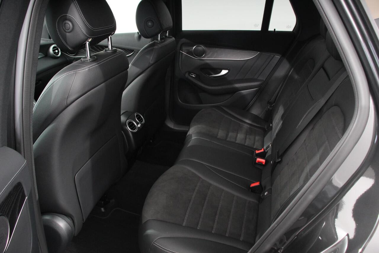 Mercedes-Benz GLC-KLASSE 300e 4-MATIC Business AMG Night Pack | Full LED | Trekhaak | Navigatie | PDC | Camera | MBUX