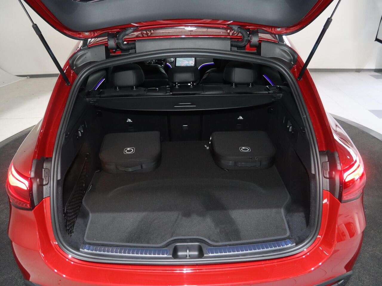 Mercedes-Benz GLC-KLASSE 300e 4MATIC Sport Edition | Panoramaschuifdak | Premium pakket | Trekhaak | 20" AMG-velgen |