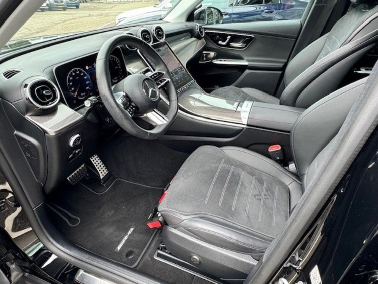 Mercedes-Benz GLC-KLASSE 300e 4MATIC AMG I Airmatic l Gestuurde achteras l Panoramadak l Burmester l Distronic l LED met adaptief groot licht assistent l Memory l MBUX l Wegklapbare trekhaak l Sfeerverlichting l 360 Camera | Techniek- pakket l Winter pakket l Smartphone integrati