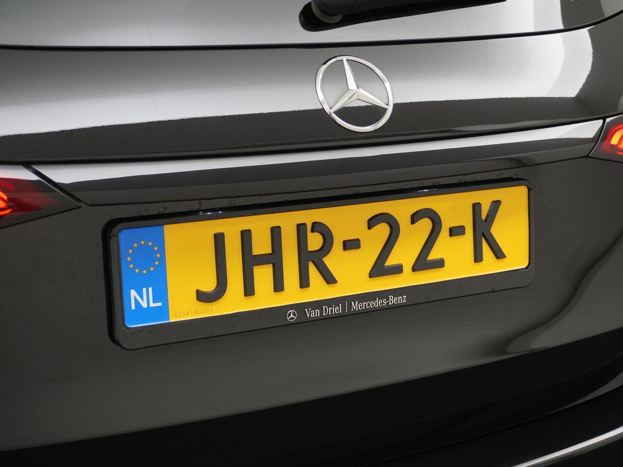 Mercedes-Benz GLC-KLASSE 300 e 4MATIC AMG Line | Achterasbesturing Luchtvering Burmester Head-Up Trekhaak Memory