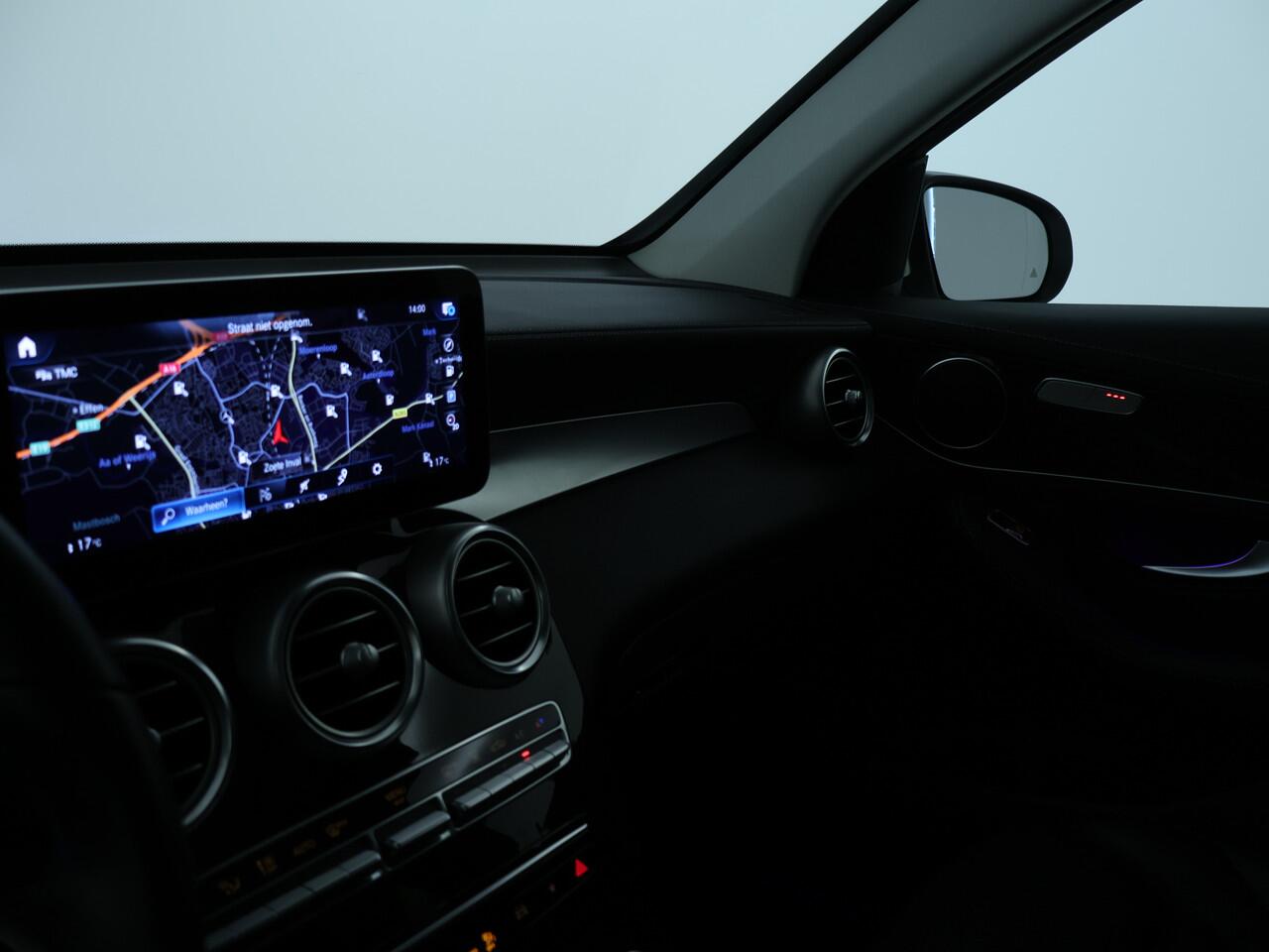 Mercedes-Benz GLC-KLASSE 300 e 4MATIC Premium Plus | Panoramadak | Trekhaak | Nightpakket | Inclusief 24 maanden MB Certified garantie voor Europa.