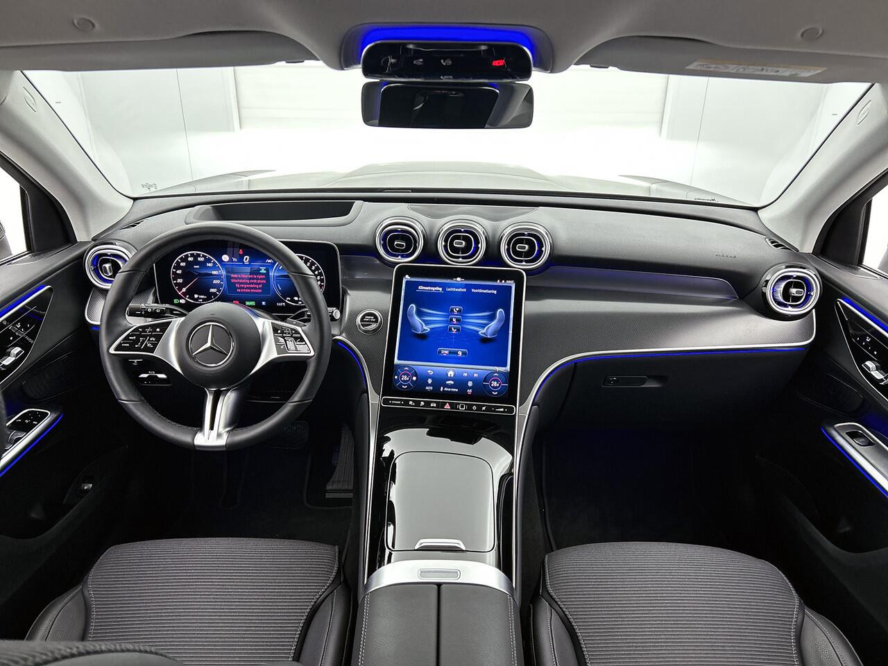 Mercedes-Benz GLC-KLASSE 300 e 4MATIC Plug-In Hybride | Trekhaak | Head-up-Display | 360°-camera | Sfeerverlichting | Memory | Stuur en Stoelverwarming | Inclusief 24 maanden Mercedes-Benz Certified garantie voor Europa.