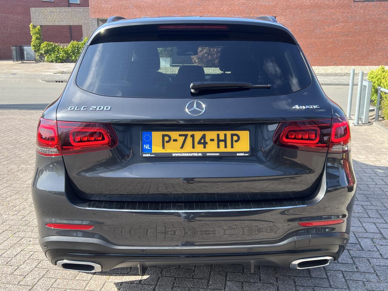Mercedes-Benz GLC-KLASSE 200 4MATIC Premium Plus AMG Night Pakket Navigatie Trekhaak Panoramadak Rondzicht Camera Stoelverwarming 20 Inch Velgen Keyless DAB Carplay 1e Eigenaar NL Auto BTW