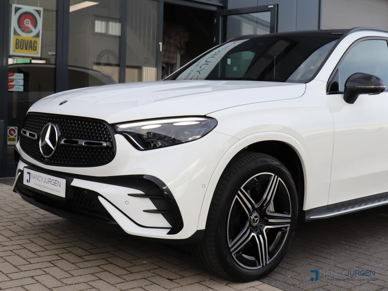 Mercedes-Benz GLC-KLASSE 300e 4M | AMG | Act. Distronic | Ambiente Light | MBUX High End | Elektr. Panoramadak | Night Pakket | Winter Pakket | Parkeer Pakket + 360* Camera | Wegdraaibare Trekhaak | 360 Guard Diefstal Bev. Plus |