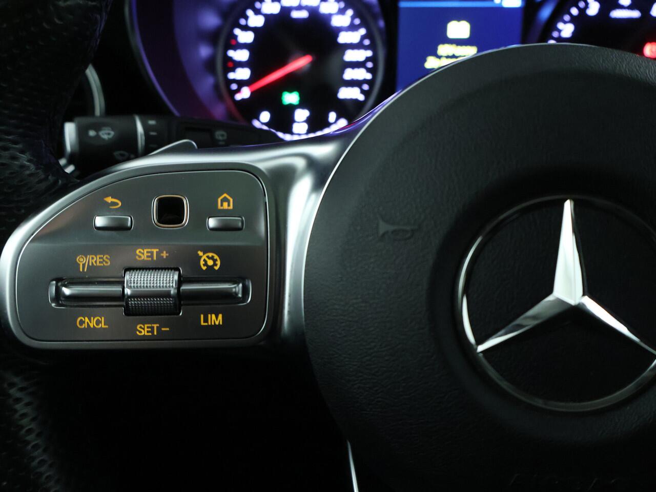 Mercedes-Benz GLC-KLASSE 300 e 4MATIC AMG Plug-In Hybride | Night Pakket | Panoramadak | 20 Inch AMG Velgen | Inclusief 24 maanden MB Certified garantie voor Europa.