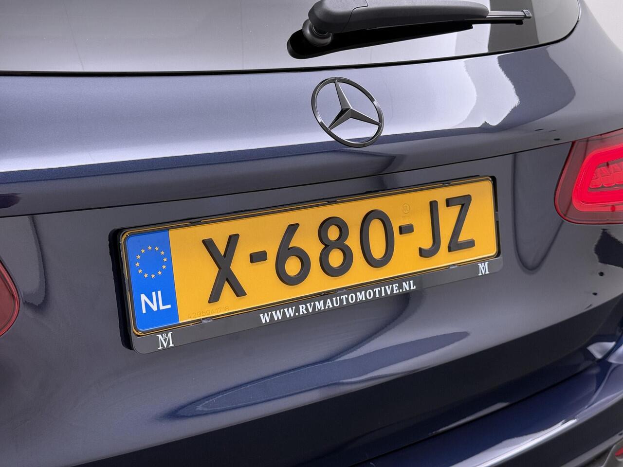 Mercedes-Benz GLC-KLASSE 300e 4MATIC Premium Plus | PHEV PLUG-IN HYBRIDE | MEGA VETTE AUTO | PANORAMA DAK | 20INCH | CAMERA | ELEKTRISCHE KLEP | KEYLESS ENTRY + START | DODEHOEK | RIJKLAAR + 12 MND BOVAG GARANTIE!