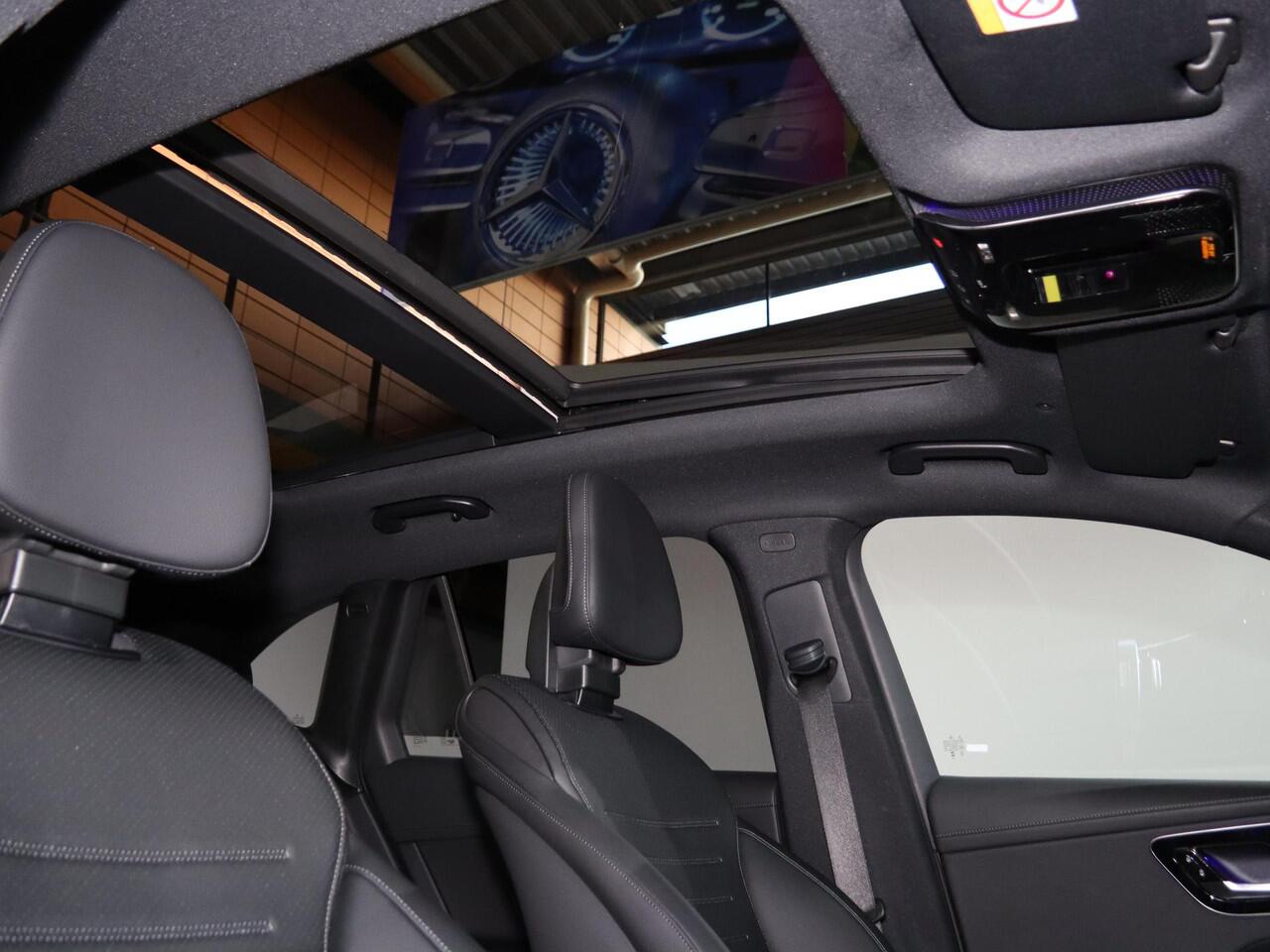 Mercedes-Benz GLC-KLASSE 300e 4MATIC Sport Edition | Panoramaschuifdak | Trekhaak | Premium Plus | Rijassistentiepakket Plus | Nightpakket | Burmester | Head-up display | 360° camera |