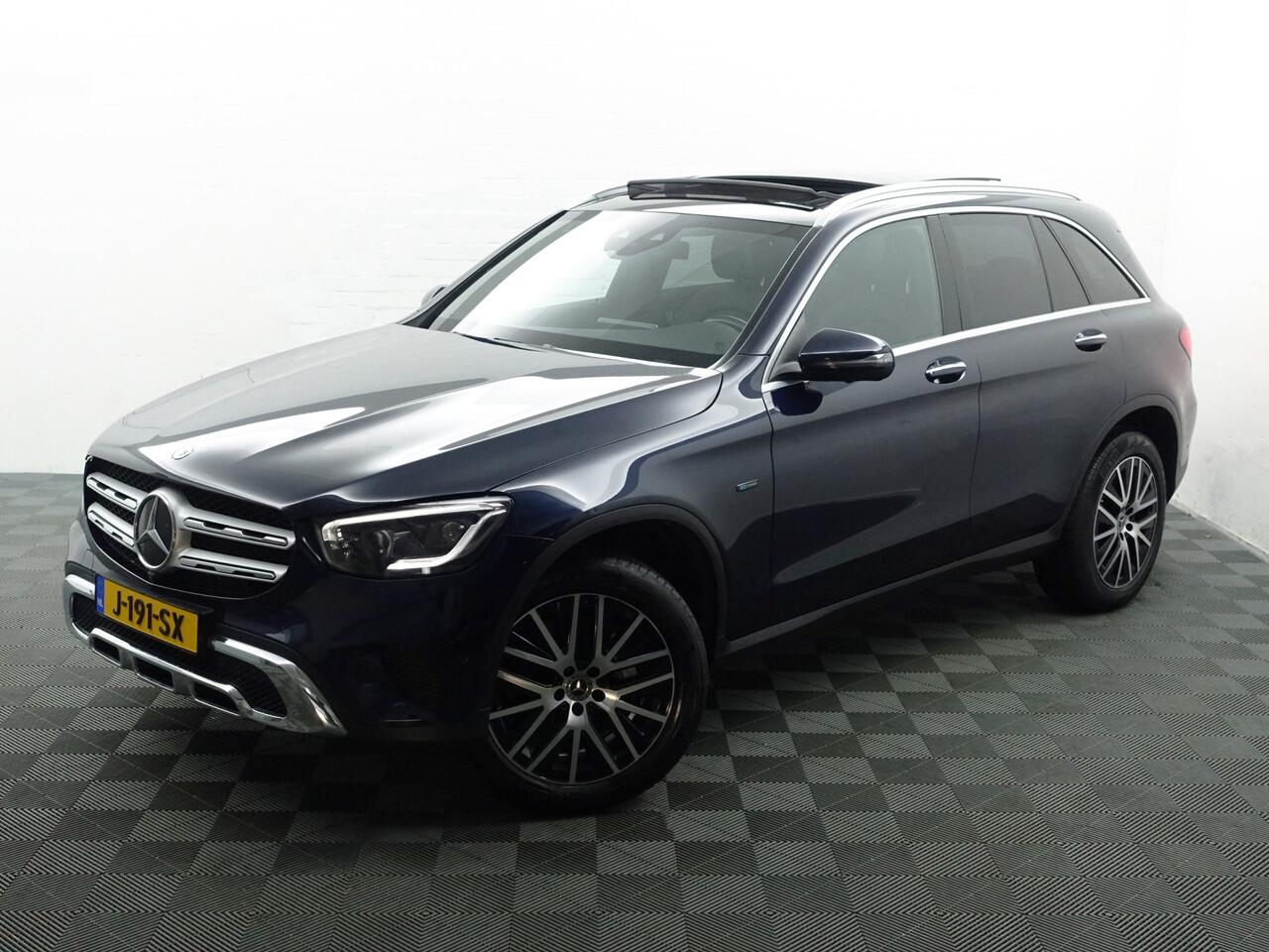 Mercedes-Benz GLC-KLASSE 300e 4MATIC AMG Prestige Plus Aut- Panoramadak, 360 Camera, Sfeerverlichting, Virtual Cockpit, Burmester, Standkachel