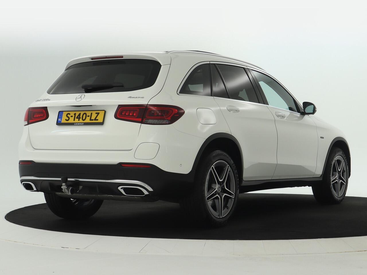 Mercedes-Benz GLC-KLASSE 300 e 4MATIC Premium Plus | Panoramadak | Trekhaak | Nightpakket | Inclusief 24 maanden MB Certified garantie voor Europa.