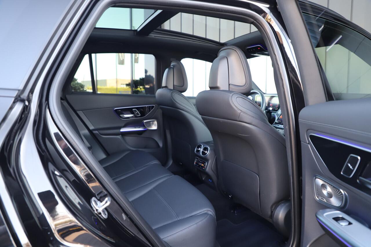 Mercedes-Benz GLC-KLASSE 300 AMG 4-Matic | 258PK | Luchtvering | Achterasbesturing | Massage | Head-up | Keyles-go | Burmester | Sfeerverlichting | Pano | Digital-light | 2023.