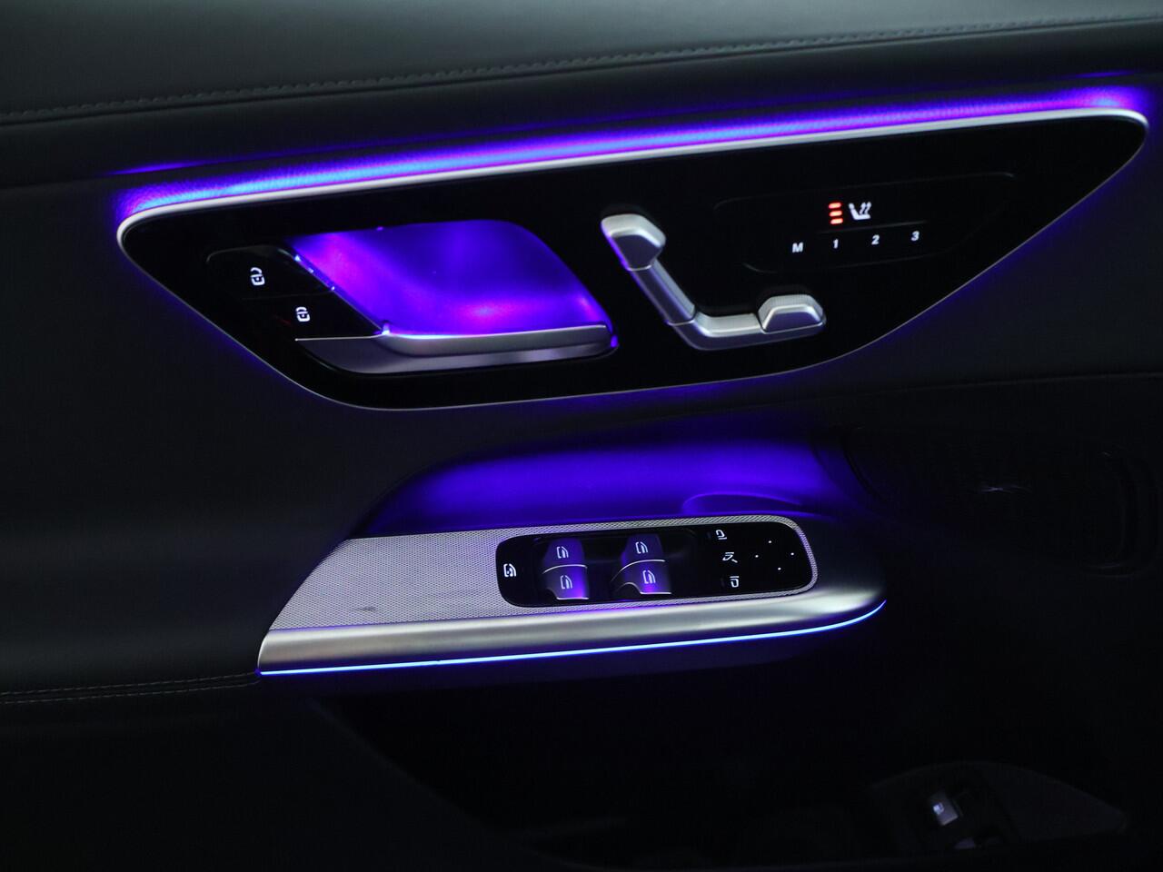 Mercedes-Benz GLC-KLASSE Coupé 300 e 4MATIC AMG Plug In Hybride | Trekhaak | Panorama Dak | Stuur- en Stoelverwarming | Digital Light | 360 gr Camera | Memory | Inclusief 24 maanden Mercedes-Benz Certified garantie voor Europa.