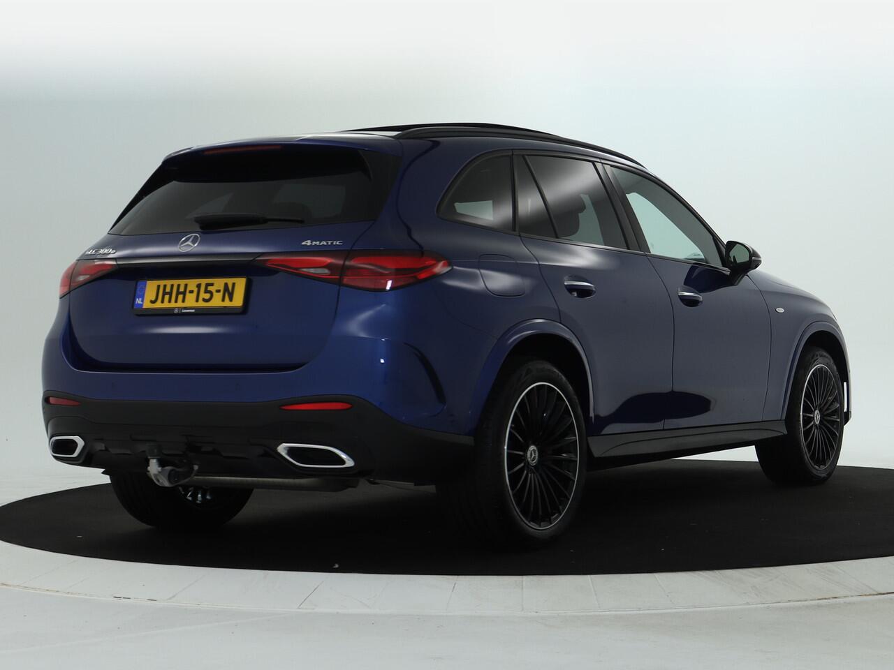 Mercedes-Benz GLC-KLASSE 300 e 4MATIC AMG Plug-In Hybride AMG line | Night Pakket | Panorama Schuif-Kanteldak | 20" multispaaks lichtmetalen AMG velgen | 360° camera. Inclusief 24 maanden MB Certified garantie voor Europa.