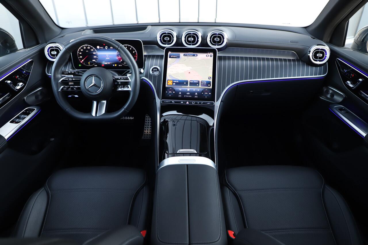 Mercedes-Benz GLC-KLASSE 300 AMG 4-Matic | 258PK | Luchtvering | Achterasbesturing | Massage | Head-up | Keyles-go | Burmester | Sfeerverlichting | Pano | Digital-light | 2023.