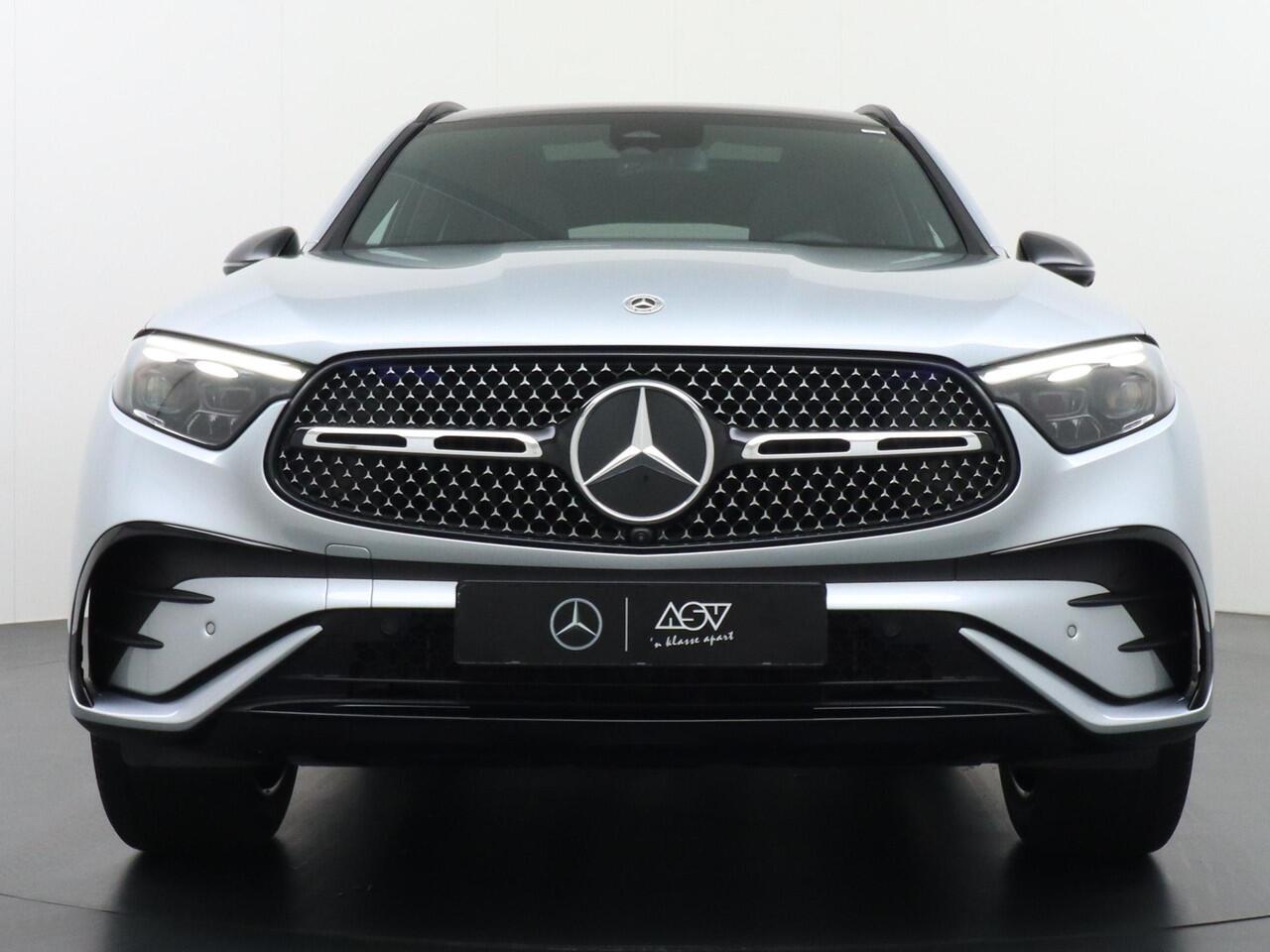 Mercedes-Benz GLC-KLASSE 300e 4MATIC Sport Edition | Panorama - Schuifdak | Trekhaak Wegklapbaar | Digital Light | Niveauregeling | 360° Camera | Memorystoelen | Apple Carplay & Android Auto