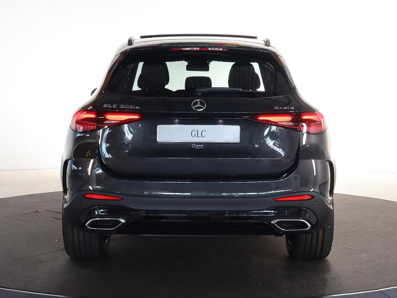 Mercedes-Benz GLC-KLASSE 300e 4MATIC Sport Edition | Panoramaschuifdak | Premium pakket | Nightpakket | 360° camera | Dodehoekassistent | DIGITAL LIGHT |